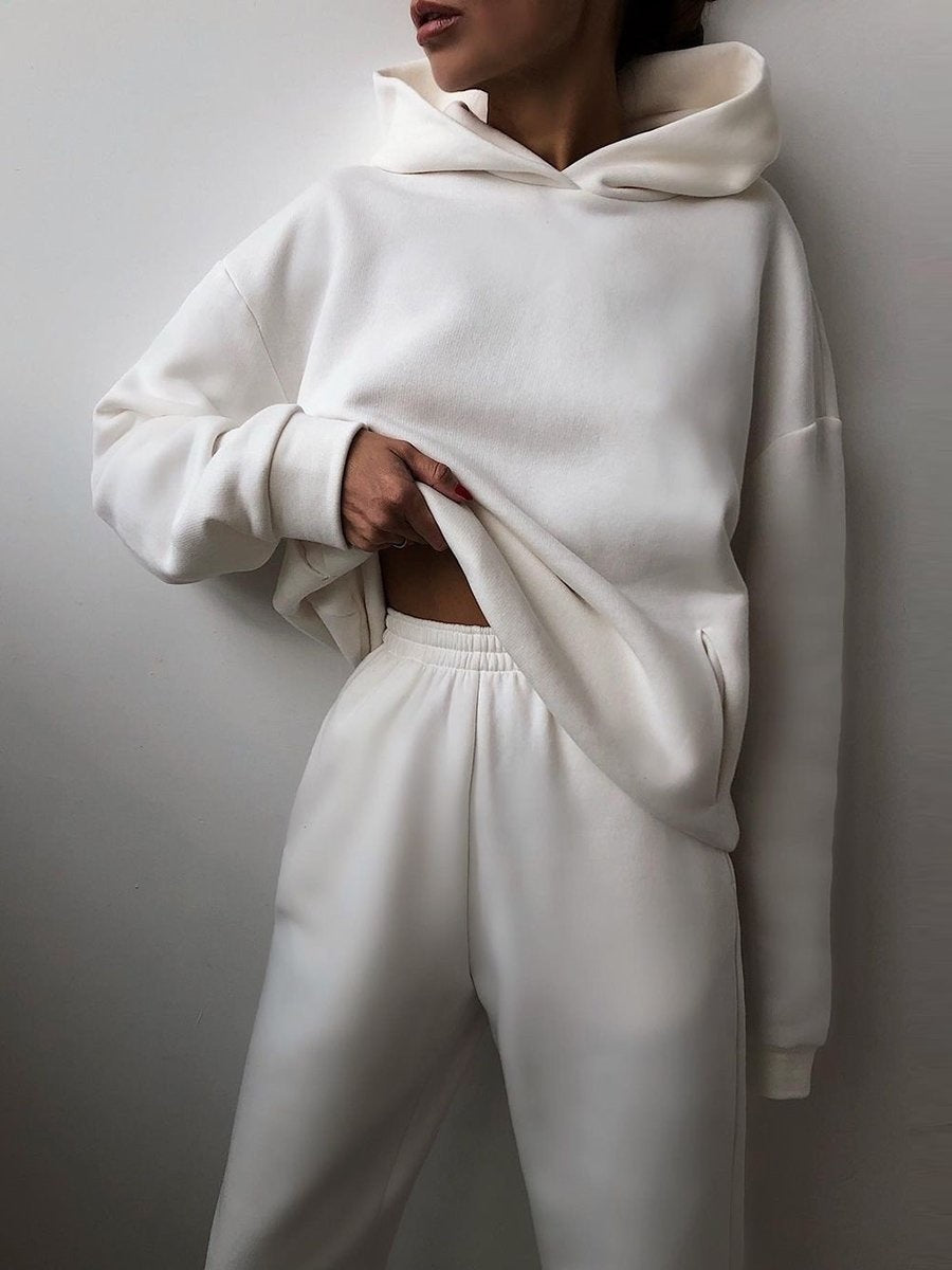 Olivia – Jogging Lounge Set | Women's Two-Piece Tracksuit With Zip-Up Jacket & Jogger Pants** Neriona White